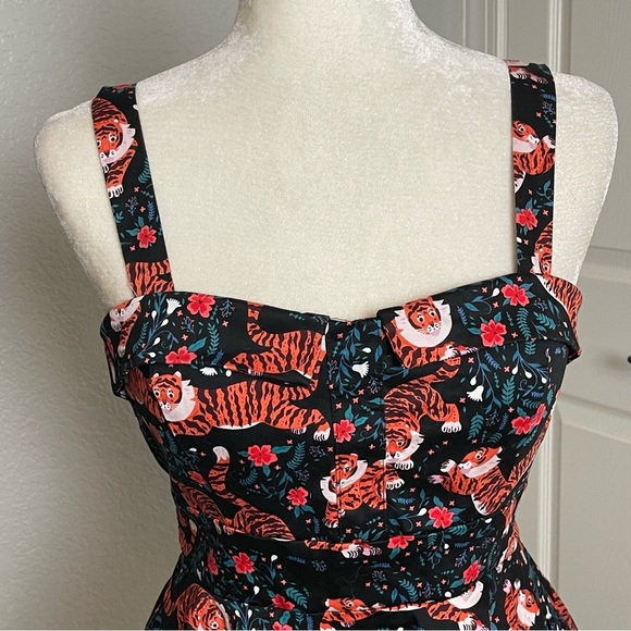 Eva Rose Fold Over Sleeveless Fit & Flare Pinup Dress Pockets Tiger Print Sz M - Picture 11 of 14